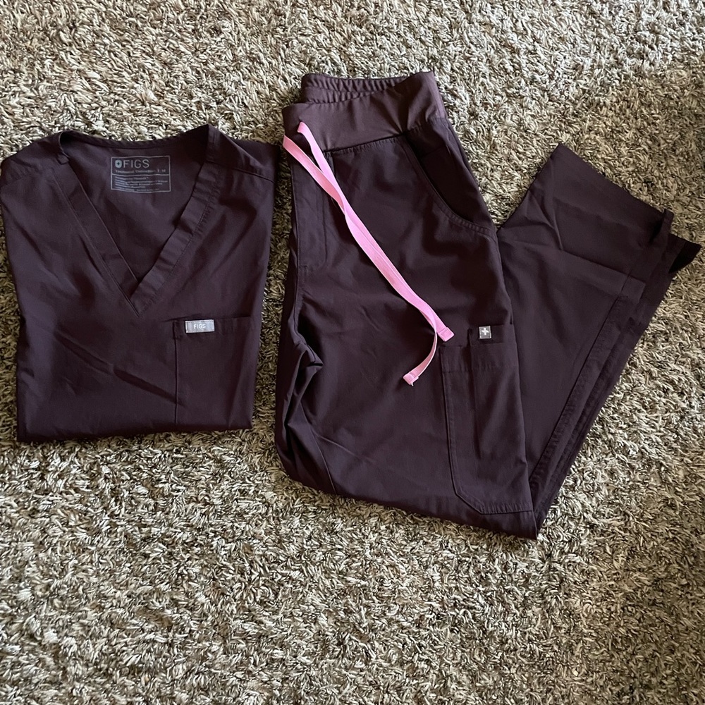 FIGS scrub set